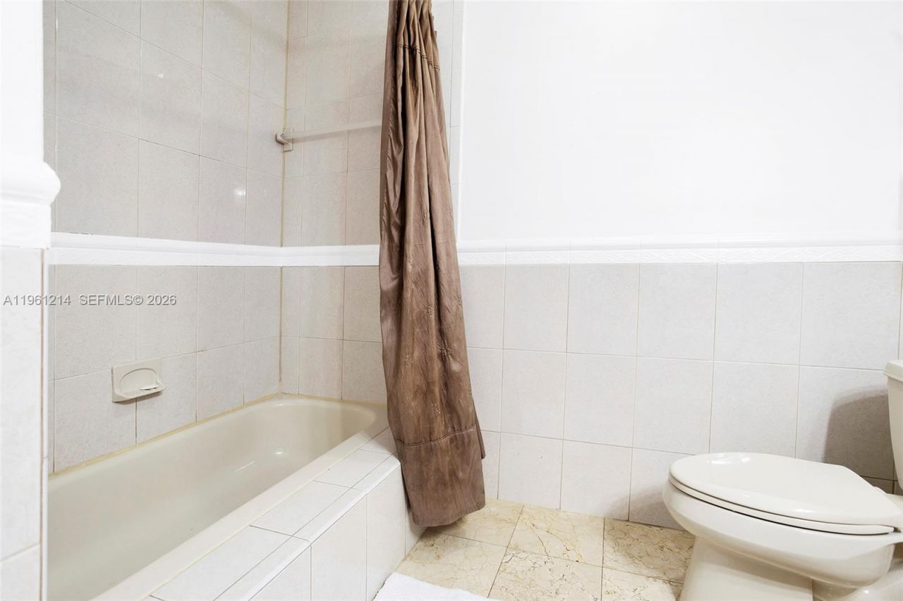 570 Royal Poinciana Ct, Weston, FL 33326 Photo