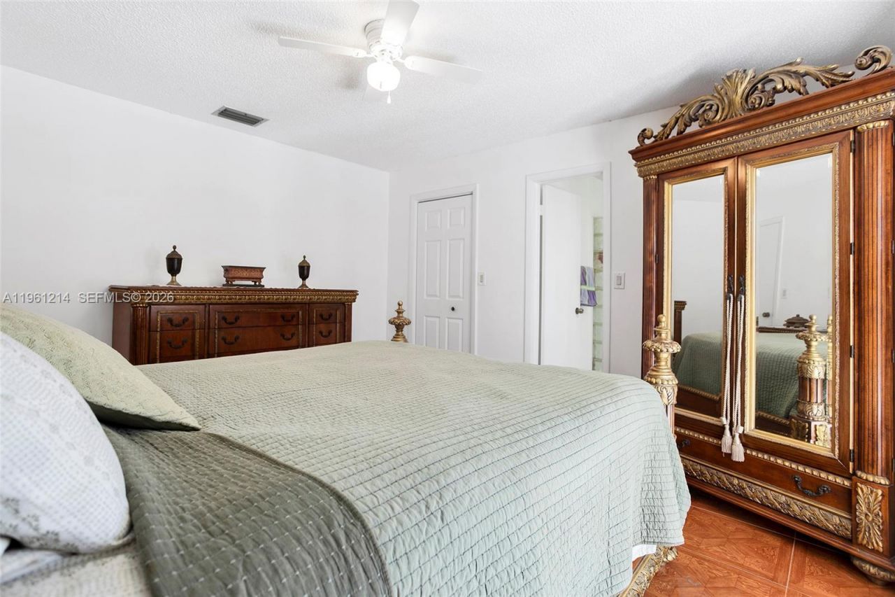 570 Royal Poinciana Ct, Weston, FL 33326 Photo