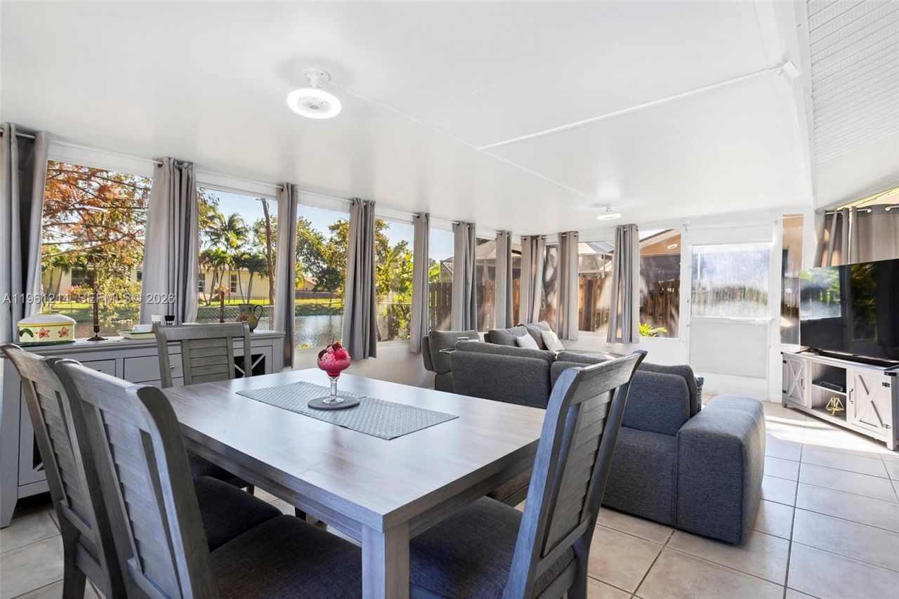 570 Royal Poinciana Ct, Weston, FL 33326 Photo