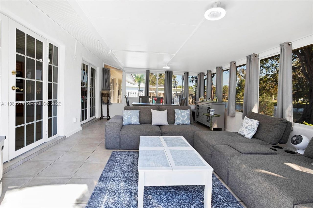 570 Royal Poinciana Ct, Weston, FL 33326 Photo