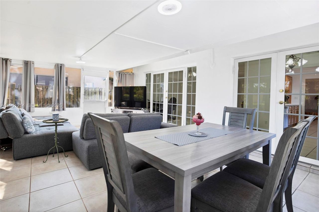 570 Royal Poinciana Ct, Weston, FL 33326 Photo