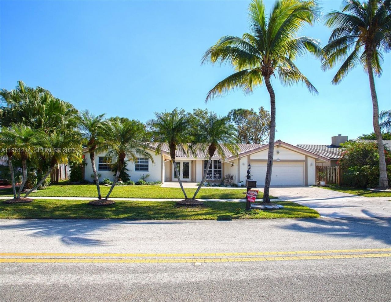 570 Royal Poinciana Ct, Weston, FL 33326 Photo