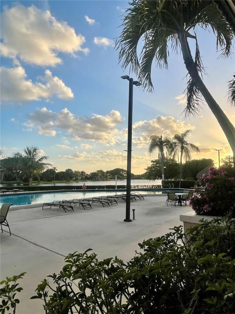 570 Royal Poinciana Ct, Weston, FL 33326 Photo