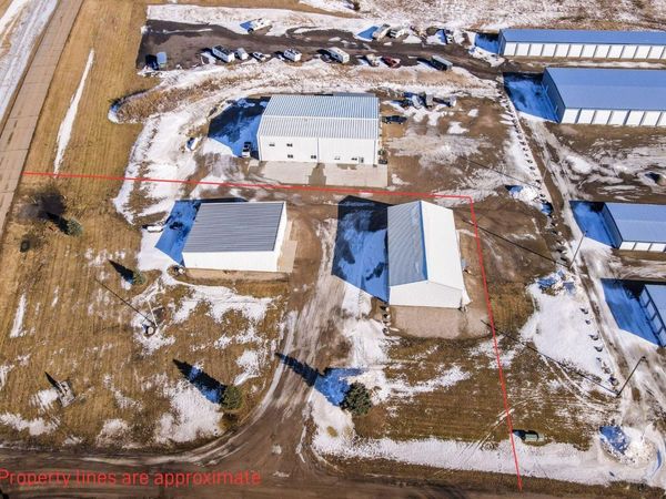 825 13th Avenue SE, Valley City, ND 58072