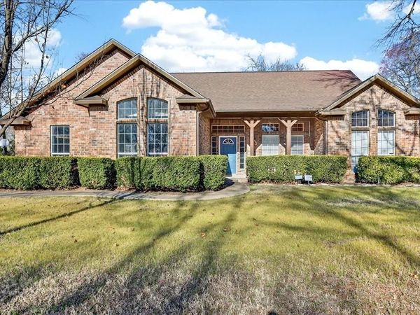 101 Idlewood Road, Enchanted Oaks, TX 75156
