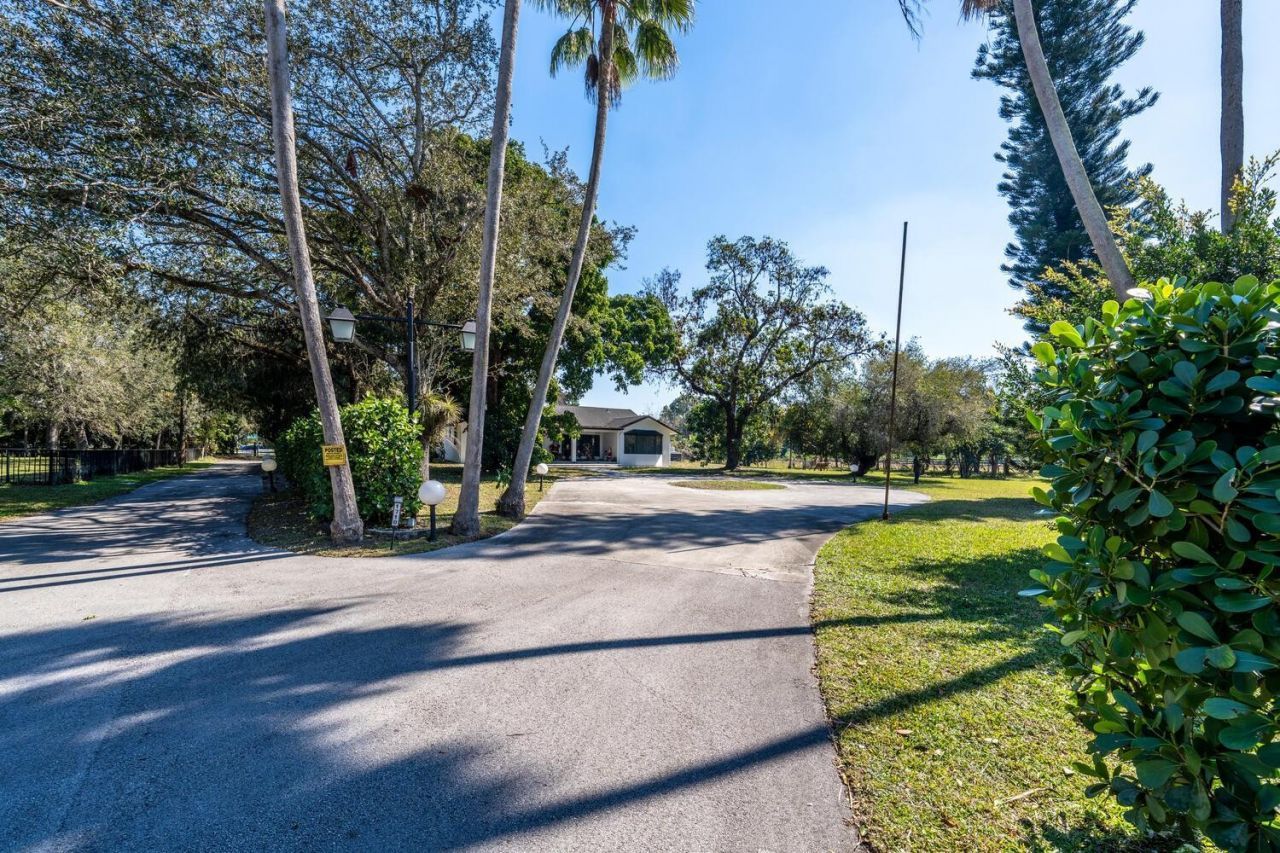 1710 SW 142nd Avenue, Davie, FL 33325 Photo