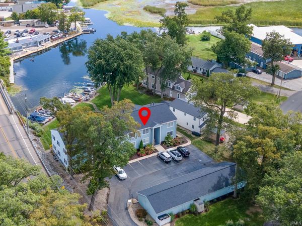 700 S Lakeside Drive, Unit 6, Syracuse, IN 46567