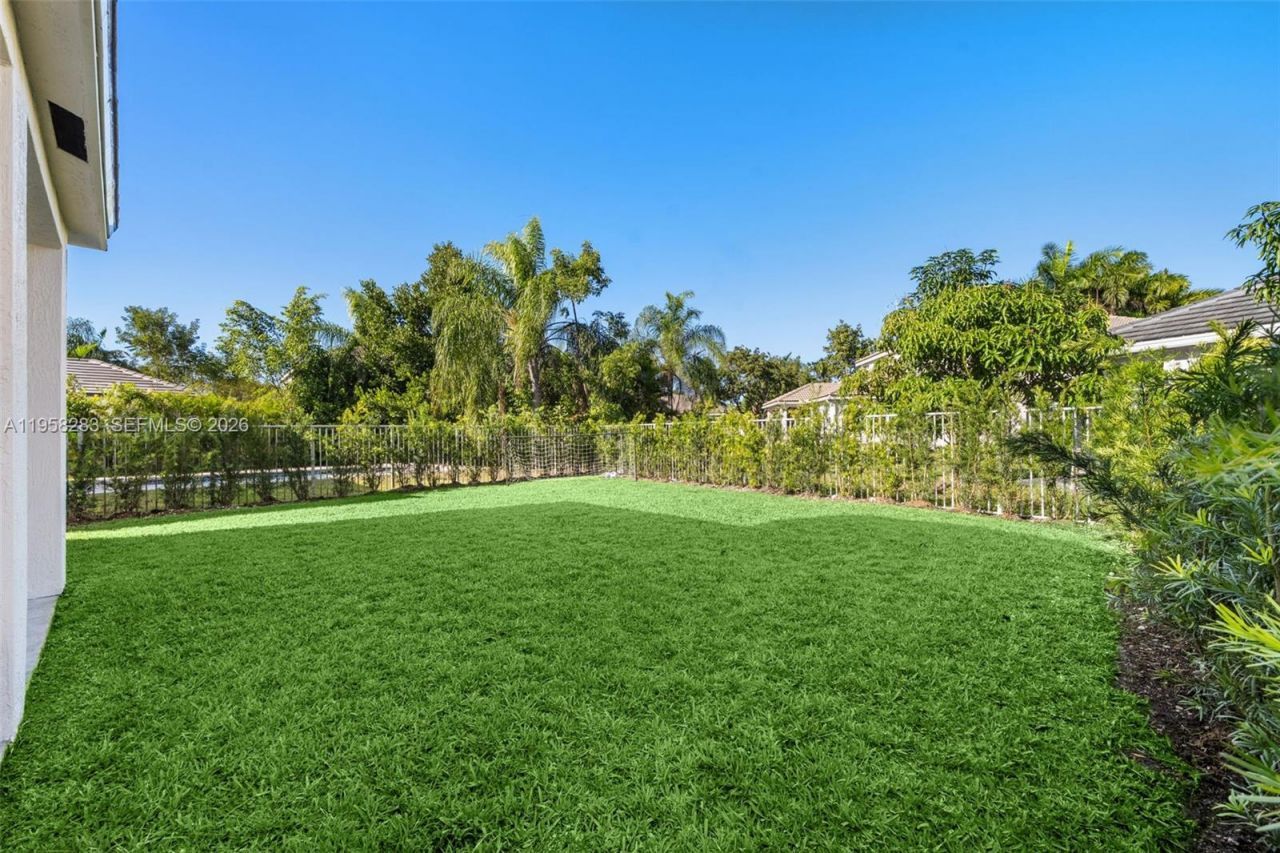 1077 Golden Cane Dr , Weston, FL 33327 Photo