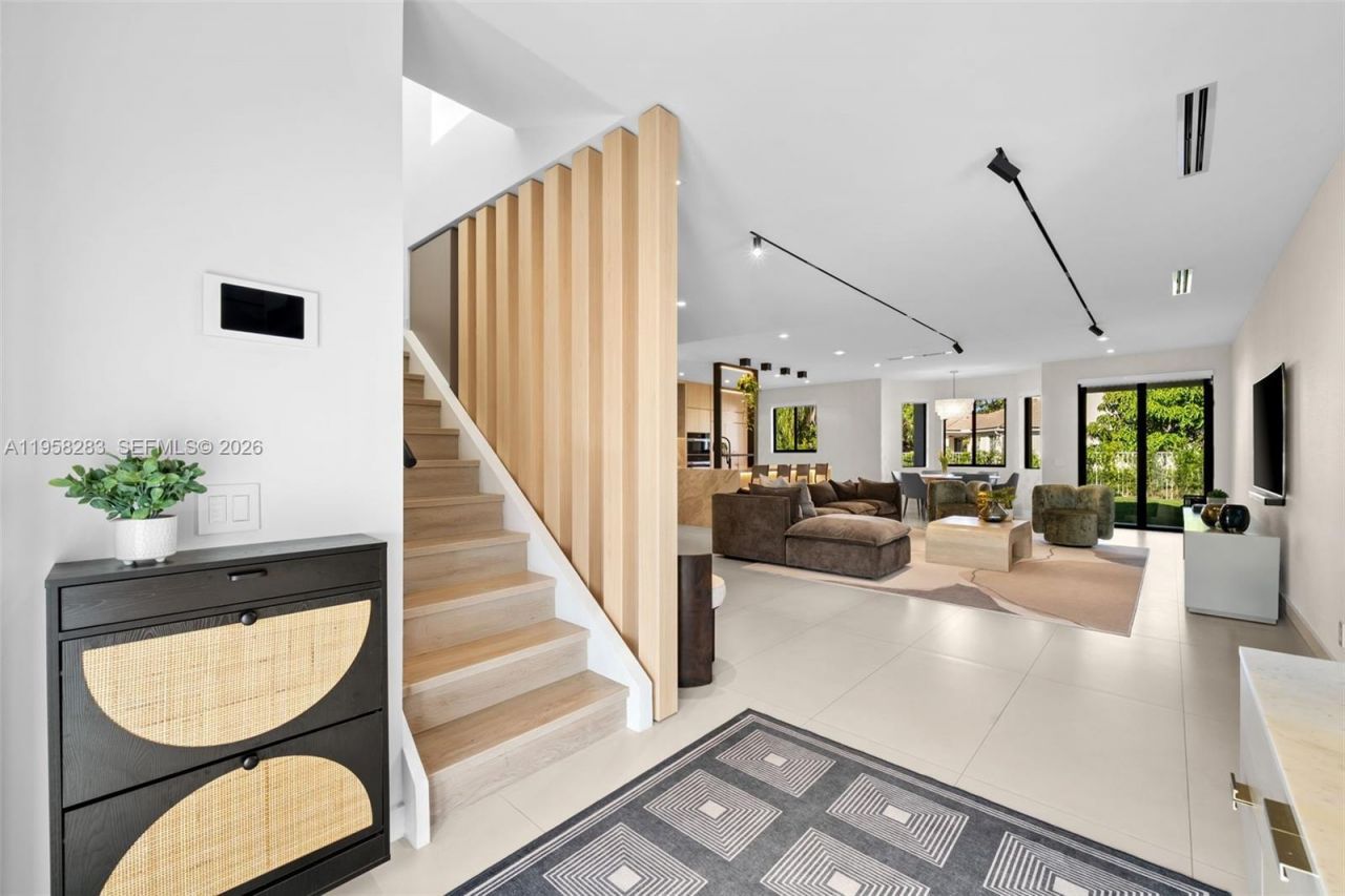 1077 Golden Cane Dr , Weston, FL 33327 Photo