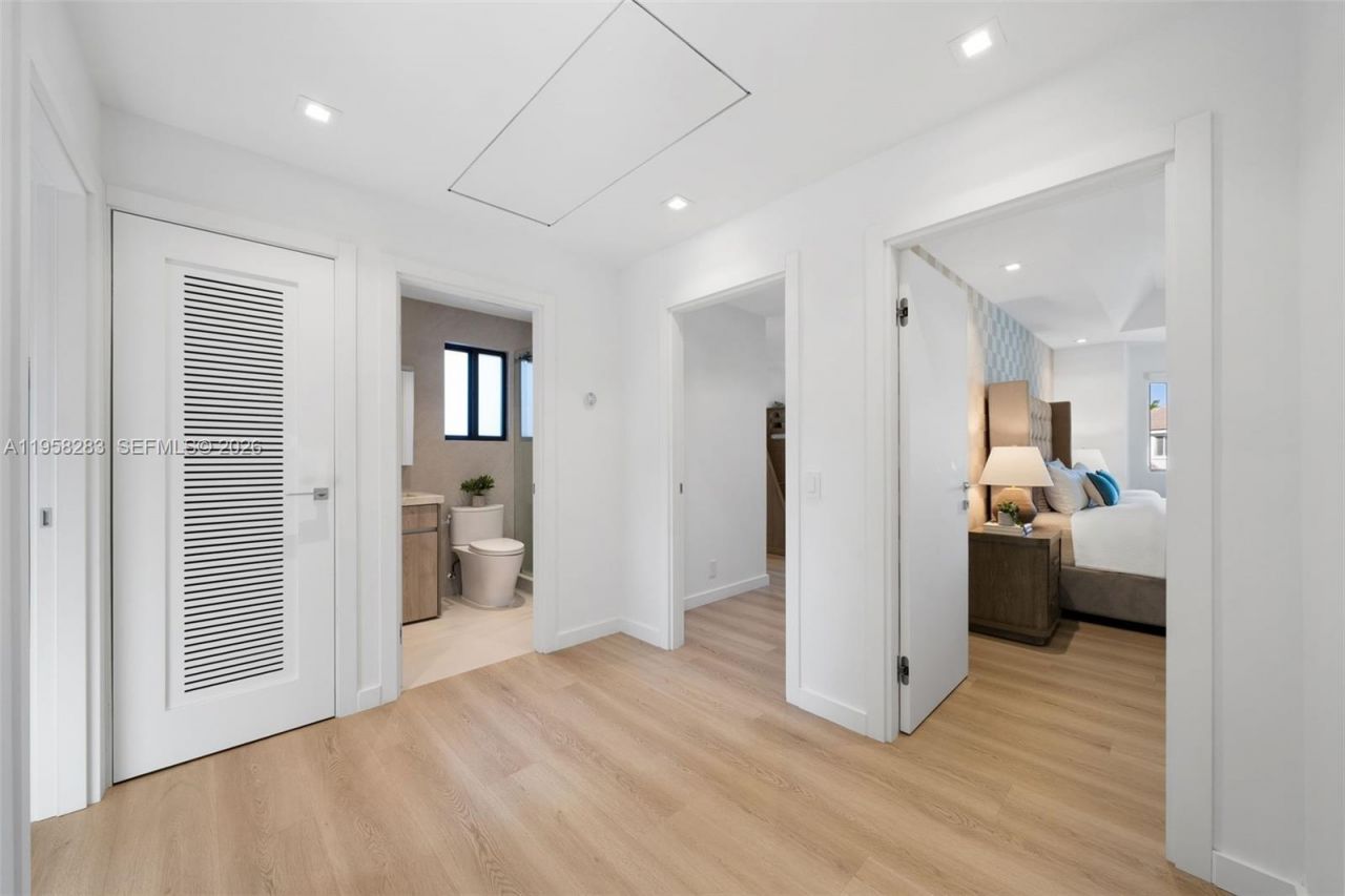 1077 Golden Cane Dr , Weston, FL 33327 Photo