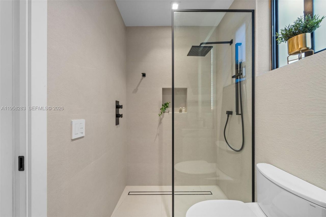 1077 Golden Cane Dr , Weston, FL 33327 Photo