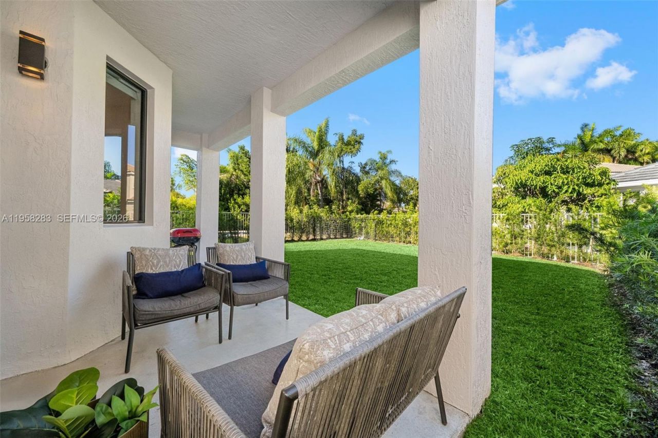 1077 Golden Cane Dr , Weston, FL 33327 Photo