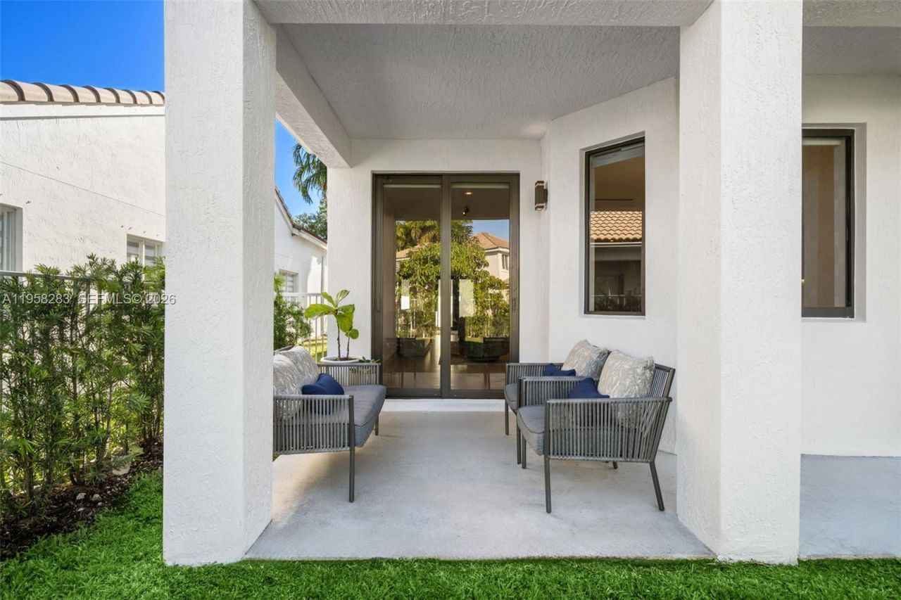 1077 Golden Cane Dr , Weston, FL 33327 Photo