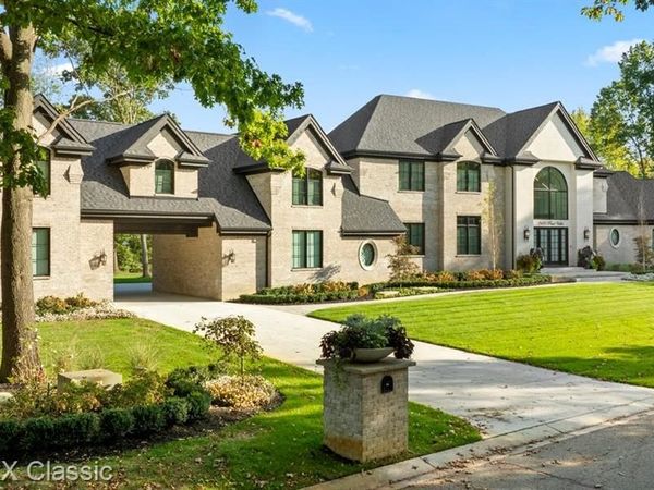 2866 Pine Bluffs Ct , Highland Twp, MI 48357