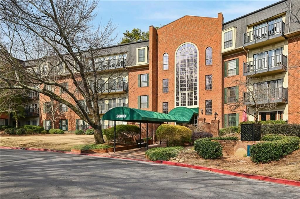 28214 Plantation Drive Ne, Atlanta, GA 30324 Main Photo