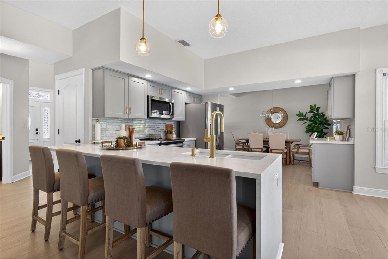 8667 Burning Tree Circle, Seminole, FL 33777 Photo