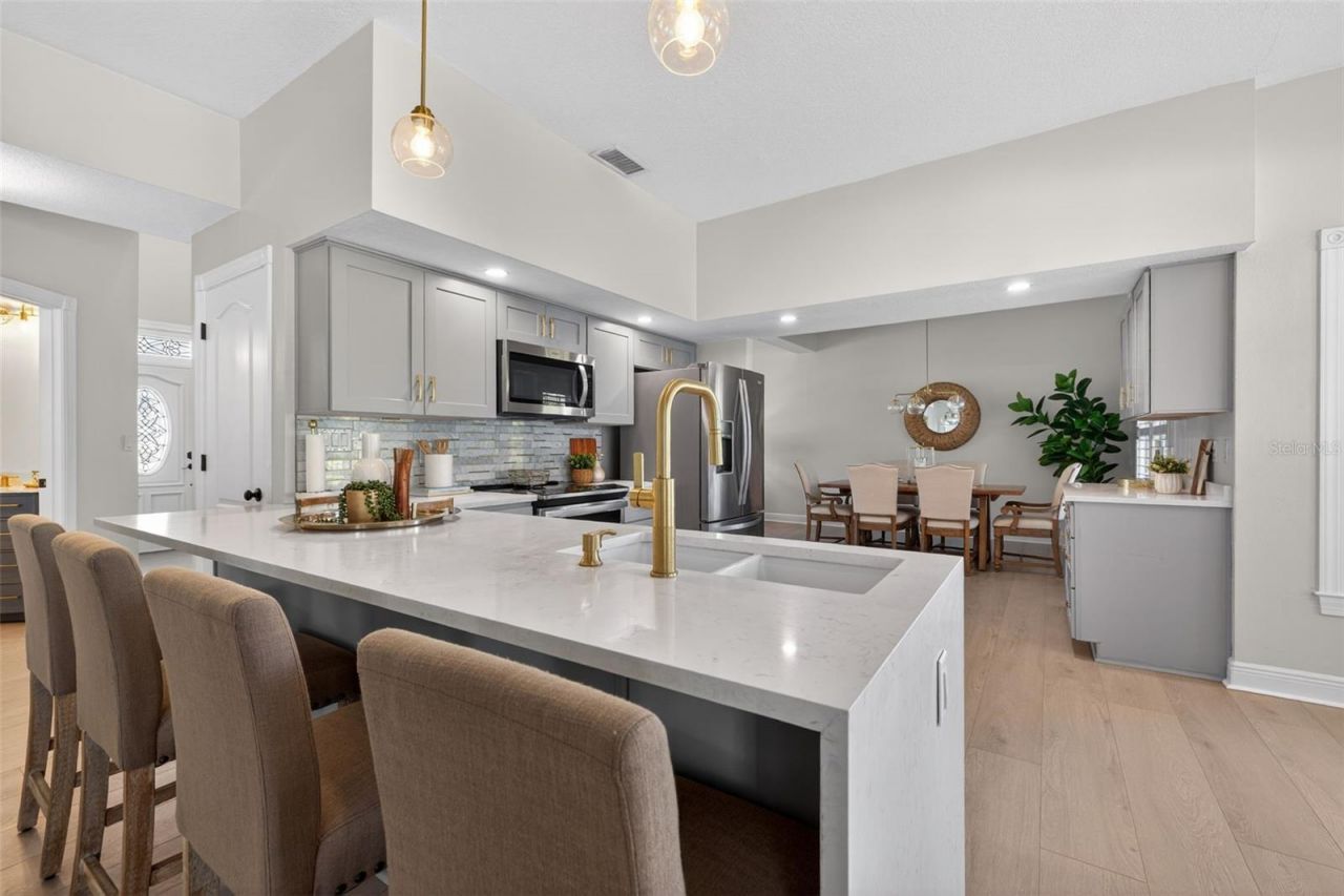 8667 Burning Tree Circle, Seminole, FL 33777 Photo