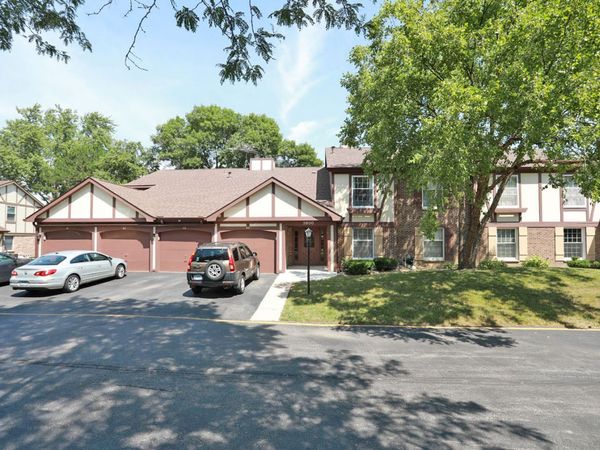2800 Northampton Drive, Unit A1, Rolling Meadows, IL 60008