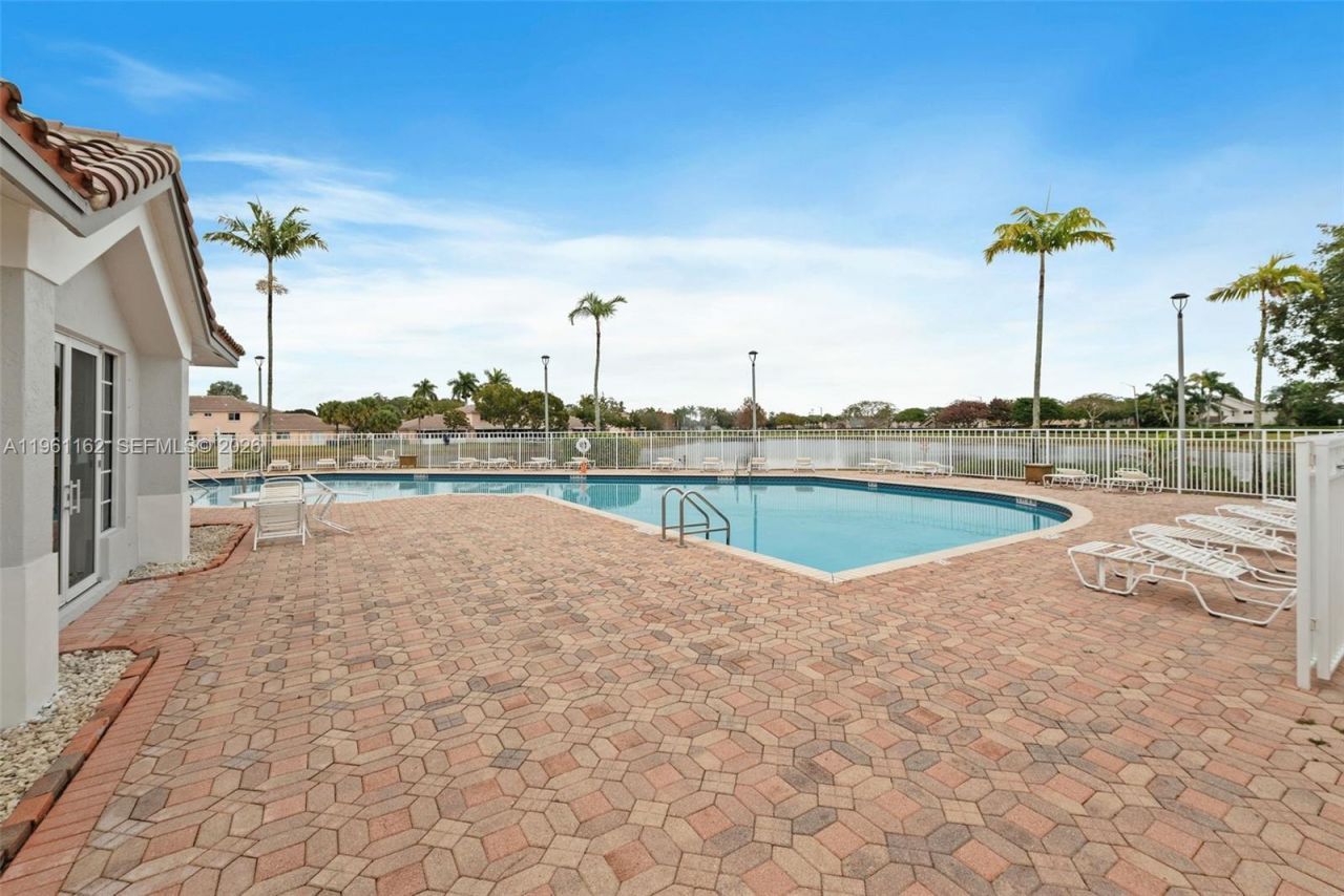 20807 NW 3rd Ct , Unit 2807, Pembroke Pines, FL 33029 Photo