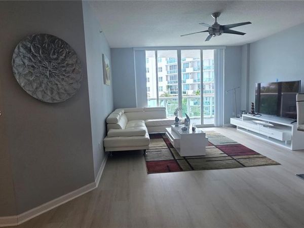 7900 Harbor Island Dr, Unit 806, North Bay Village, FL 33141