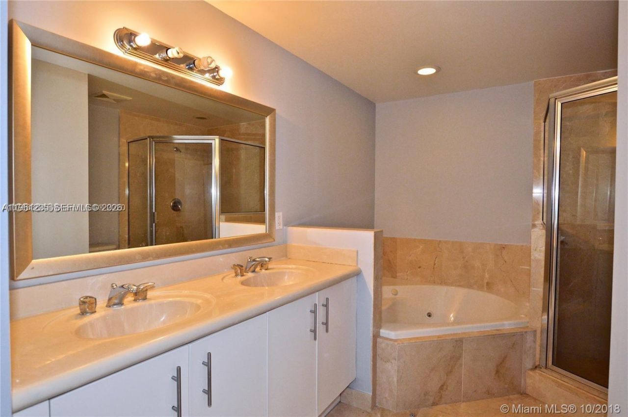 7900 Harbor Island Dr, Unit 806, North Bay Village, FL 33141 Photo