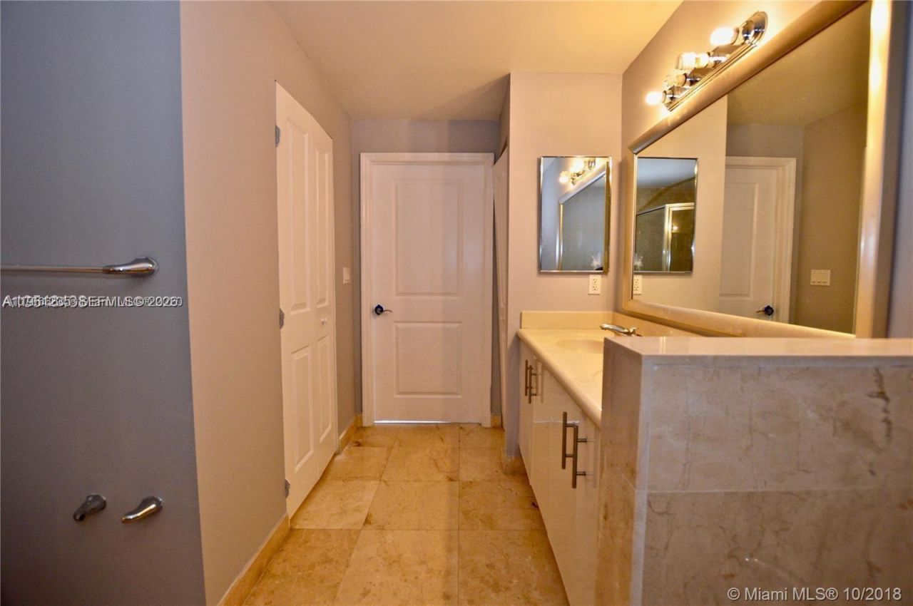 7900 Harbor Island Dr, Unit 806, North Bay Village, FL 33141 Photo