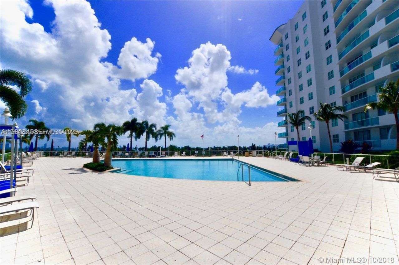 7900 Harbor Island Dr, Unit 806, North Bay Village, FL 33141 Photo