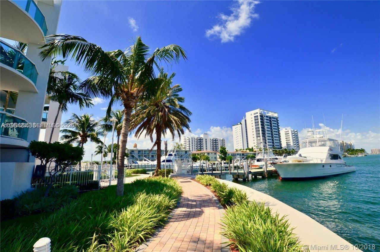 7900 Harbor Island Dr, Unit 806, North Bay Village, FL 33141 Photo