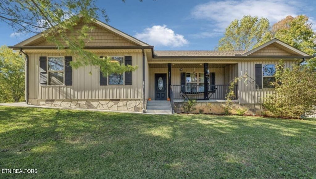 402 Cedar Circle, Clinton, TN 37716 Main Photo