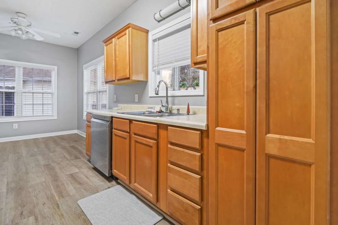 6627 Cherry Laurel Dr. Photo 11