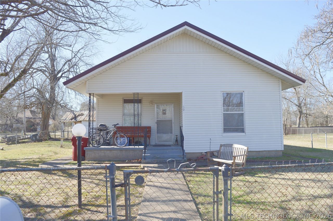 601 N G Street, Hugo, OK 74743 Main Photo