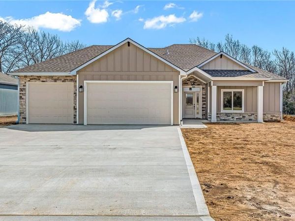 318 Rockers Drive, Baldwin City, KS 66006