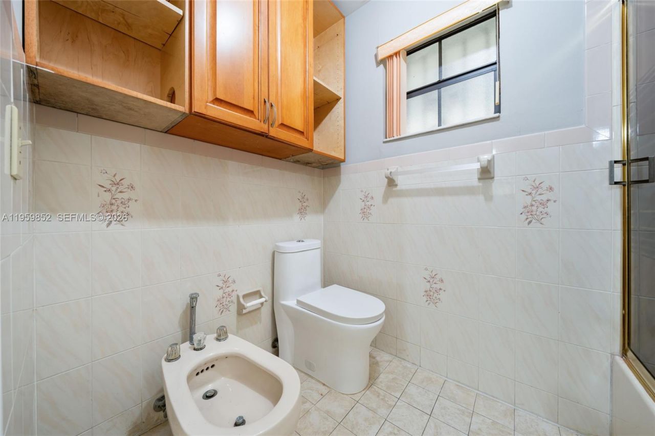 2755 W 74th St, Hialeah, FL 33016 Photo