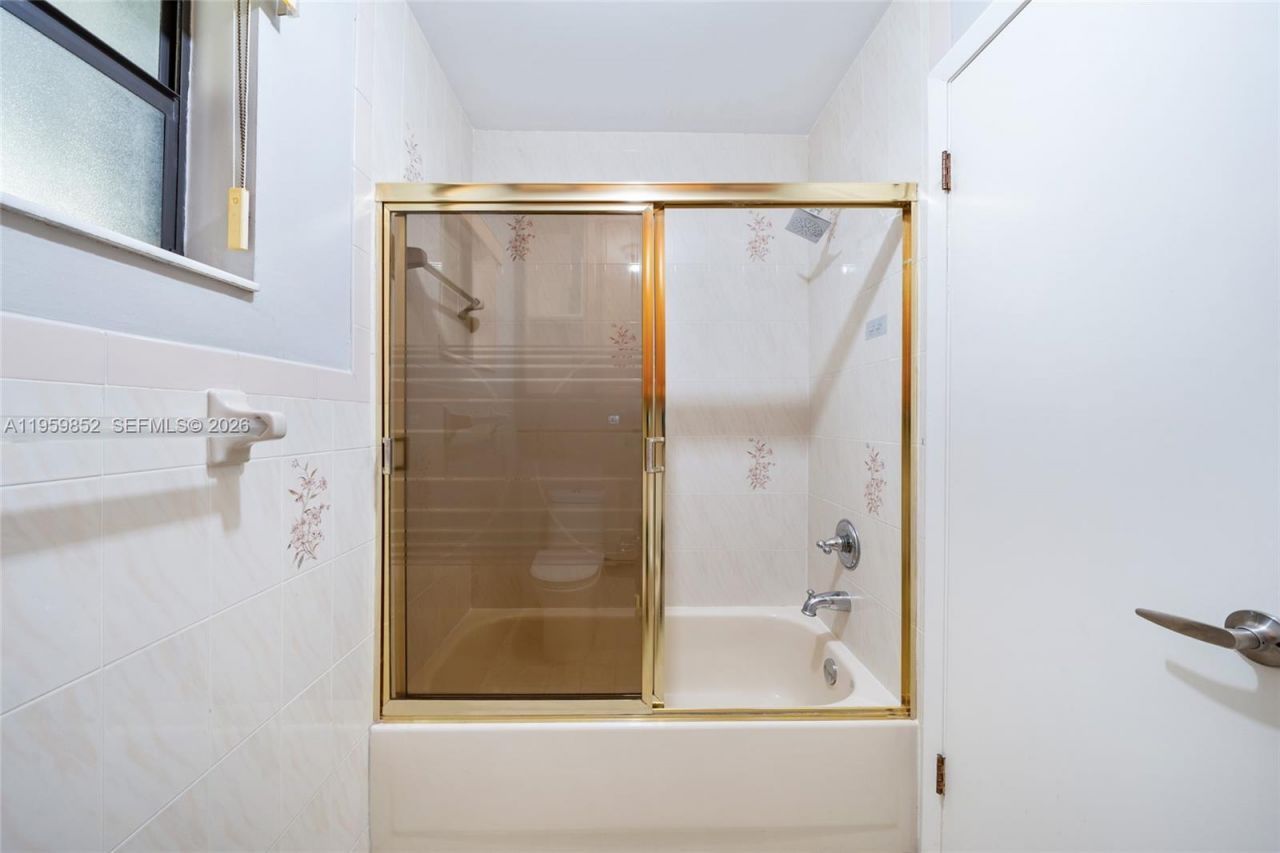 2755 W 74th St, Hialeah, FL 33016 Photo