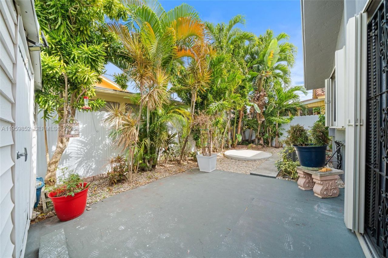 2755 W 74th St, Hialeah, FL 33016 Photo