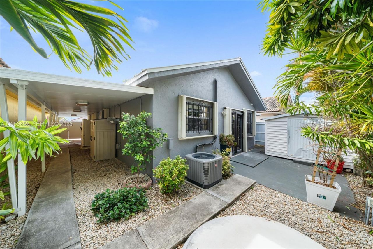 2755 W 74th St, Hialeah, FL 33016 Photo