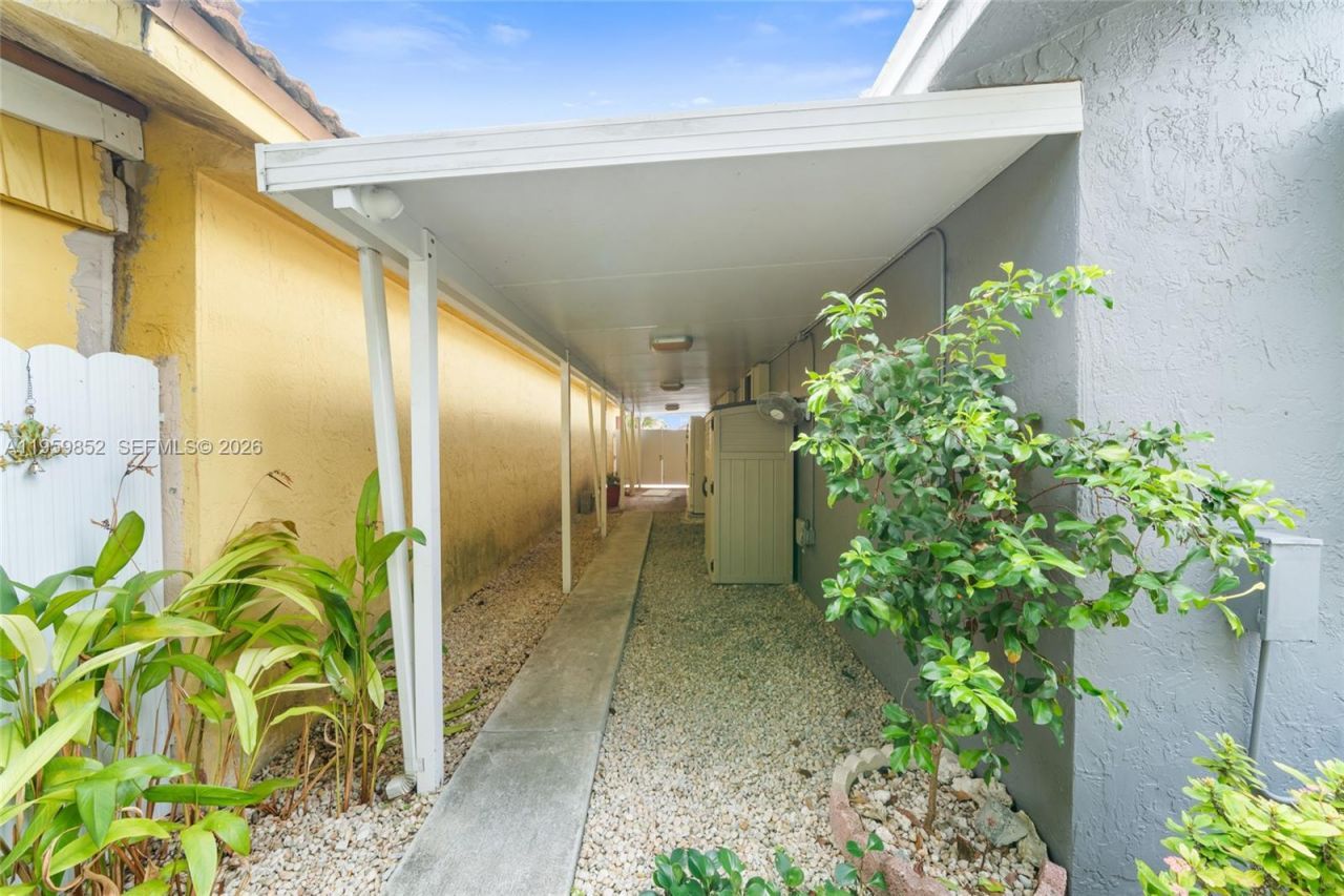 2755 W 74th St, Hialeah, FL 33016 Photo