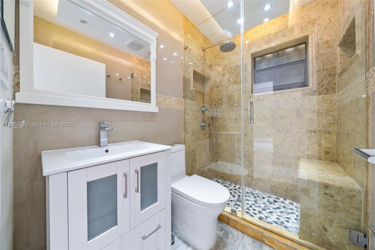 2755 W 74th St, Hialeah, FL 33016 Photo