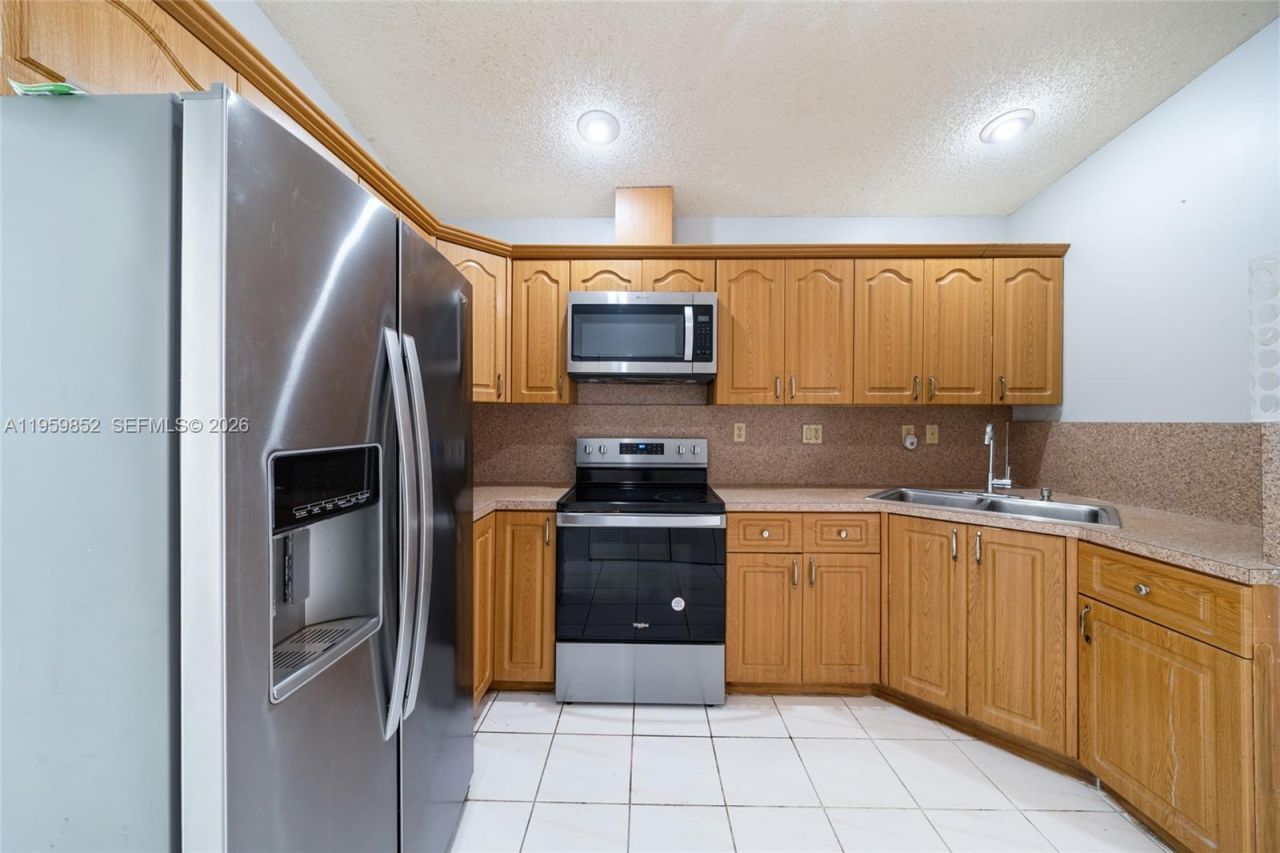 2755 W 74th St, Hialeah, FL 33016 Photo