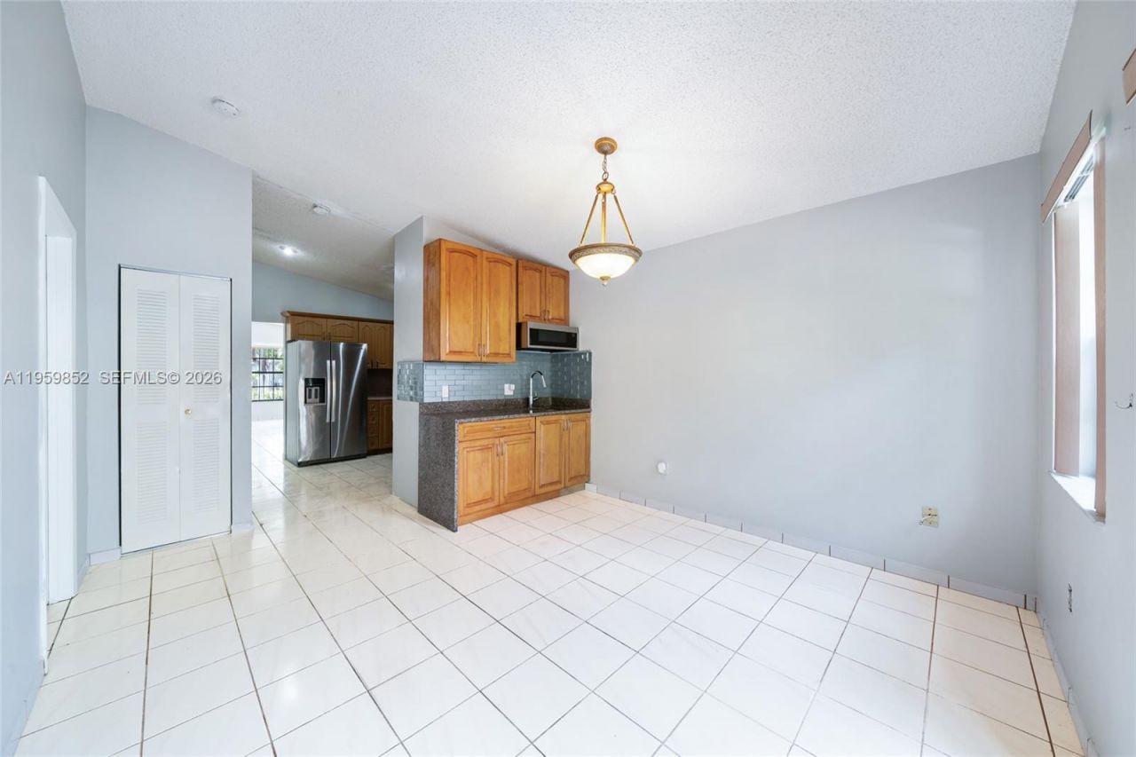 2755 W 74th St, Hialeah, FL 33016 Photo