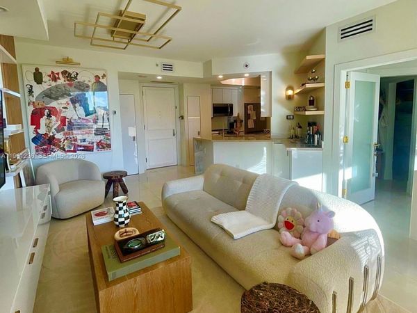 888 Brickell Key Dr, Unit 802, Miami, FL 33131