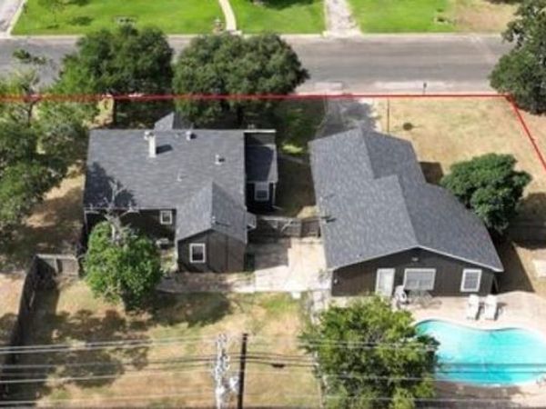 1479 E Hempstead ST, Giddings, TX 78942