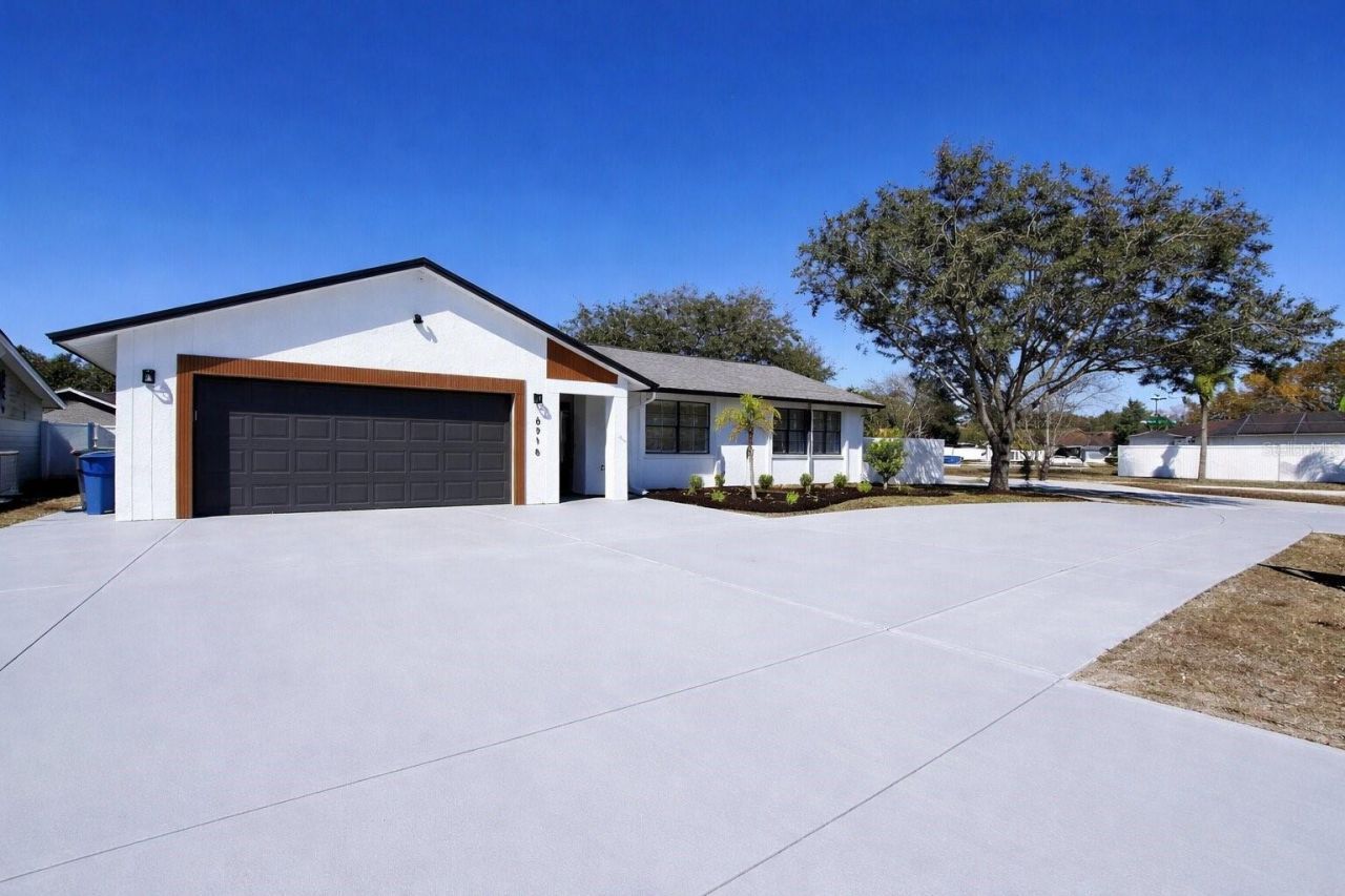 6718 Leeward Isle Way, Tampa, FL 33615 Main Photo