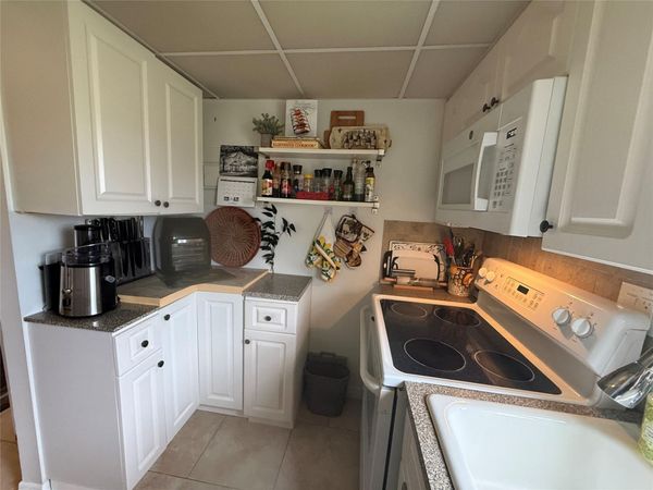 9121 Sunrise Lakes Boulevard, Unit 101, Sunrise, FL 33322