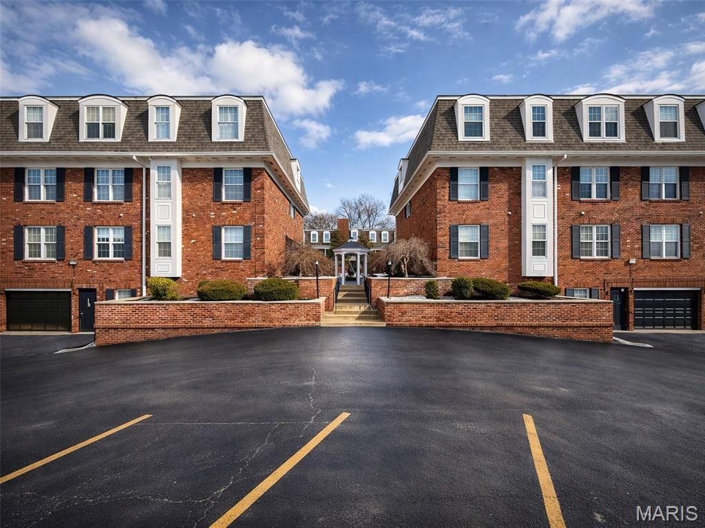 524 N Kirkwood Road, Unit 2A, Kirkwood, MO 63122 Main Photo