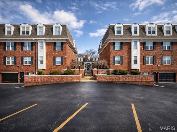 524 N Kirkwood Road, Unit 2A, Kirkwood, MO 63122