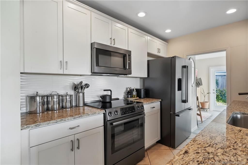 1092 SE Madison Avenue, Stuart, FL 34996 Photo