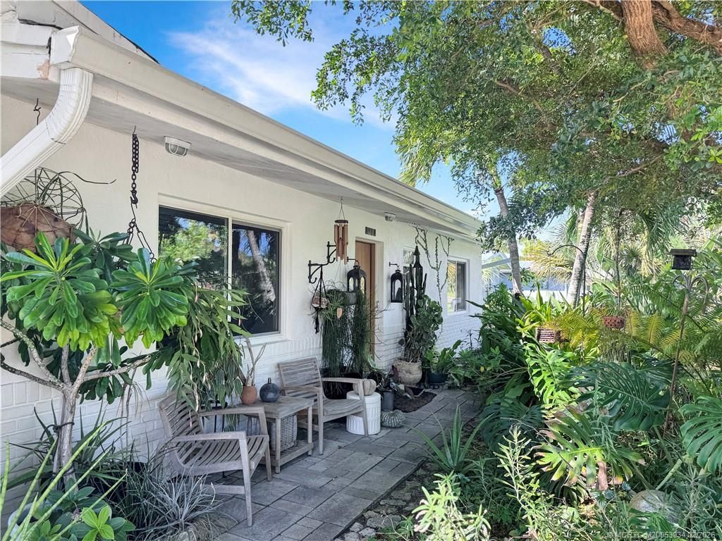 1092 SE Madison Avenue, Stuart, FL 34996 Photo