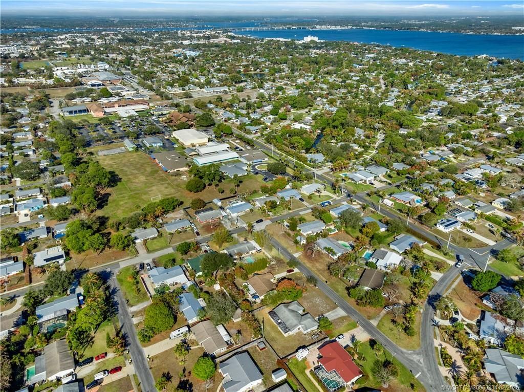 1092 SE Madison Avenue, Stuart, FL 34996 Photo