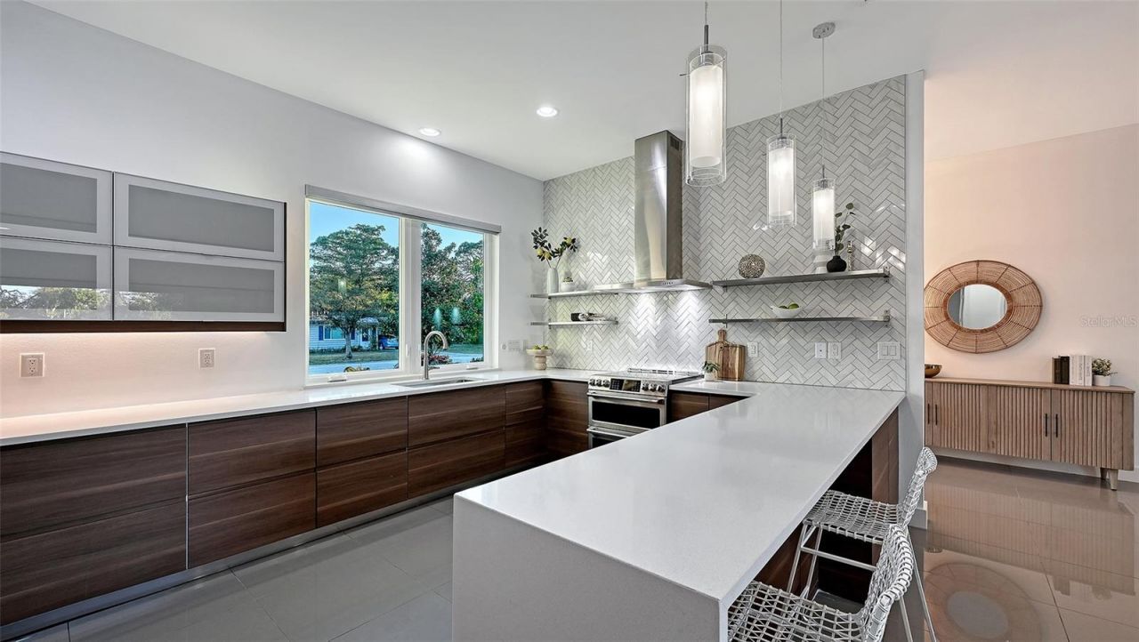 2215 Datura Street, Sarasota, FL 34239 Photo